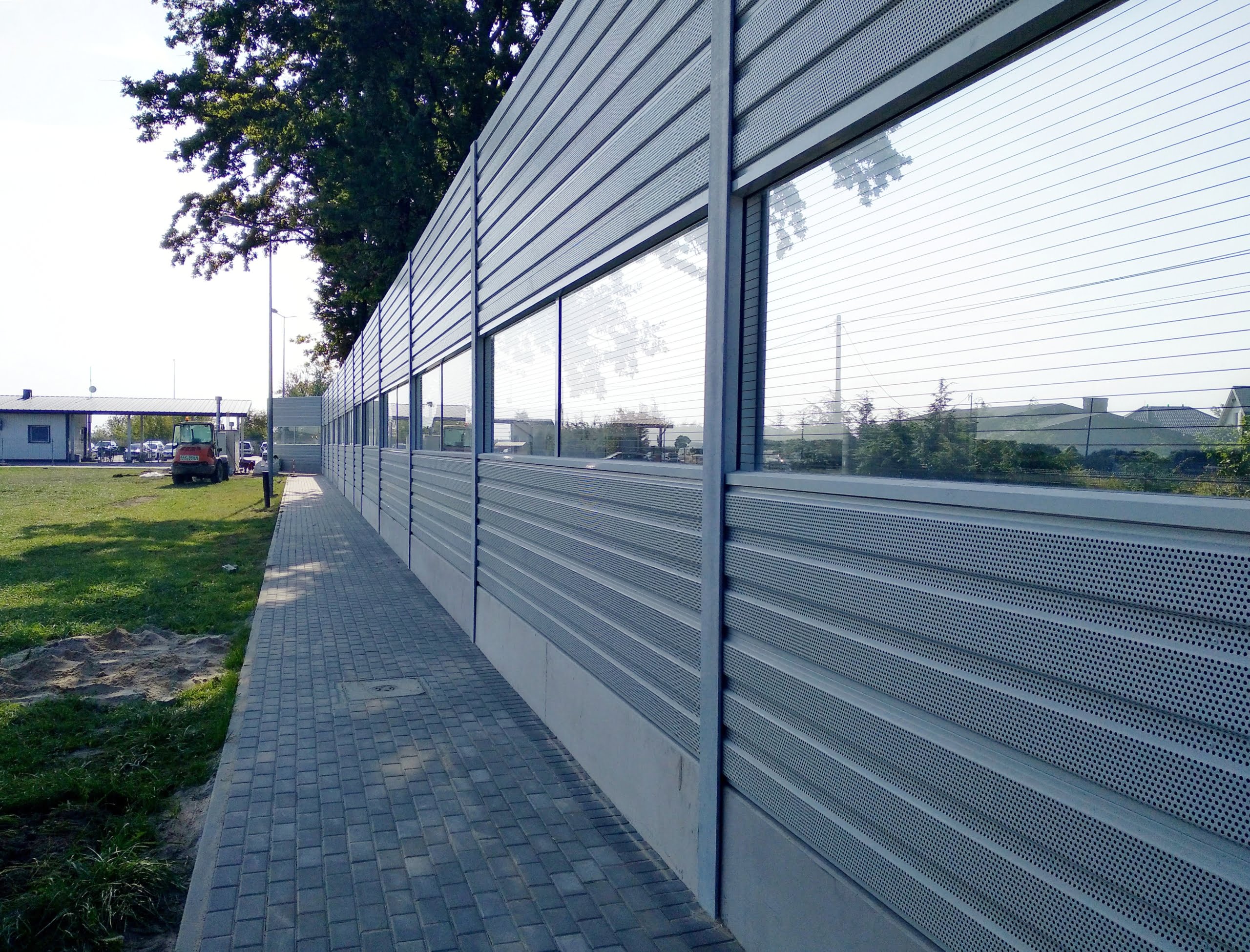 subtelne połączenie paneli aluminiowych oraz przezroczystych KOHLHAUER SCORSA