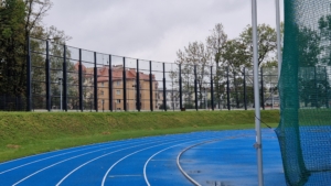 Stadion w Prudniku - ekrany chronią mieszkancow ul. Kolejowej Stadion w Prudniku - ekrany chronią mieszkancow ul. Kolejowej