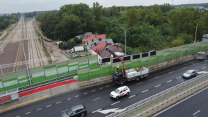 VOLTA OPAQ przy ul. Marsa w Warszawie - ekran akustyczny z fotowoltaiką