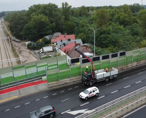 VOLTA OPAQ przy ul. Marsa w Warszawie - ekran akustyczny z fotowoltaiką